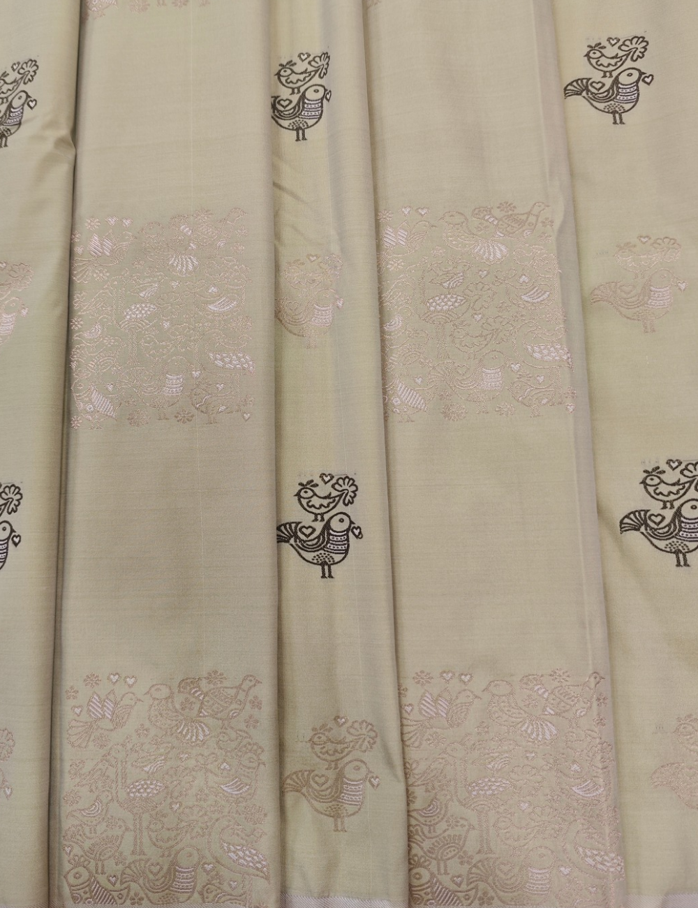 Kuruvi Motifs With Vanilla Yellow Soft Silk Saree