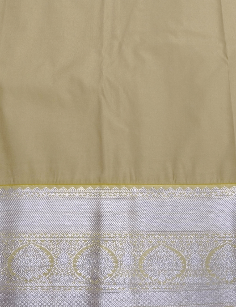 Drops motifs  Red color Soft silk Saree
