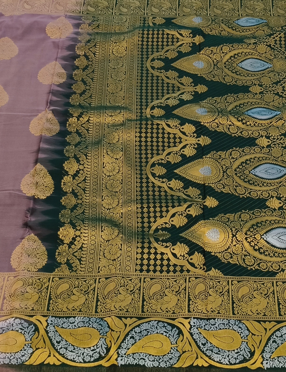 Floral Leaf Motifs With Greyish Pink Grand Wedding Soft Silk Saree