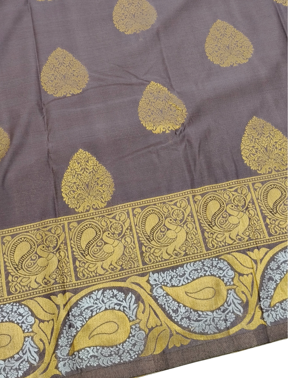 Floral Leaf Motifs With Greyish Pink Grand Wedding Soft Silk Saree