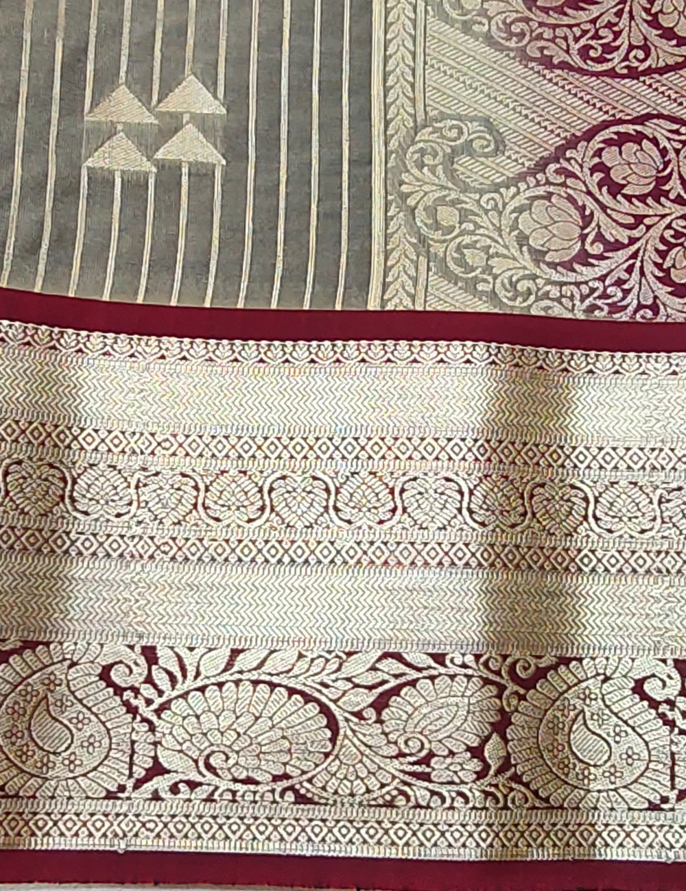 Geometric triangle motifs with stripes cool Grey soft silk