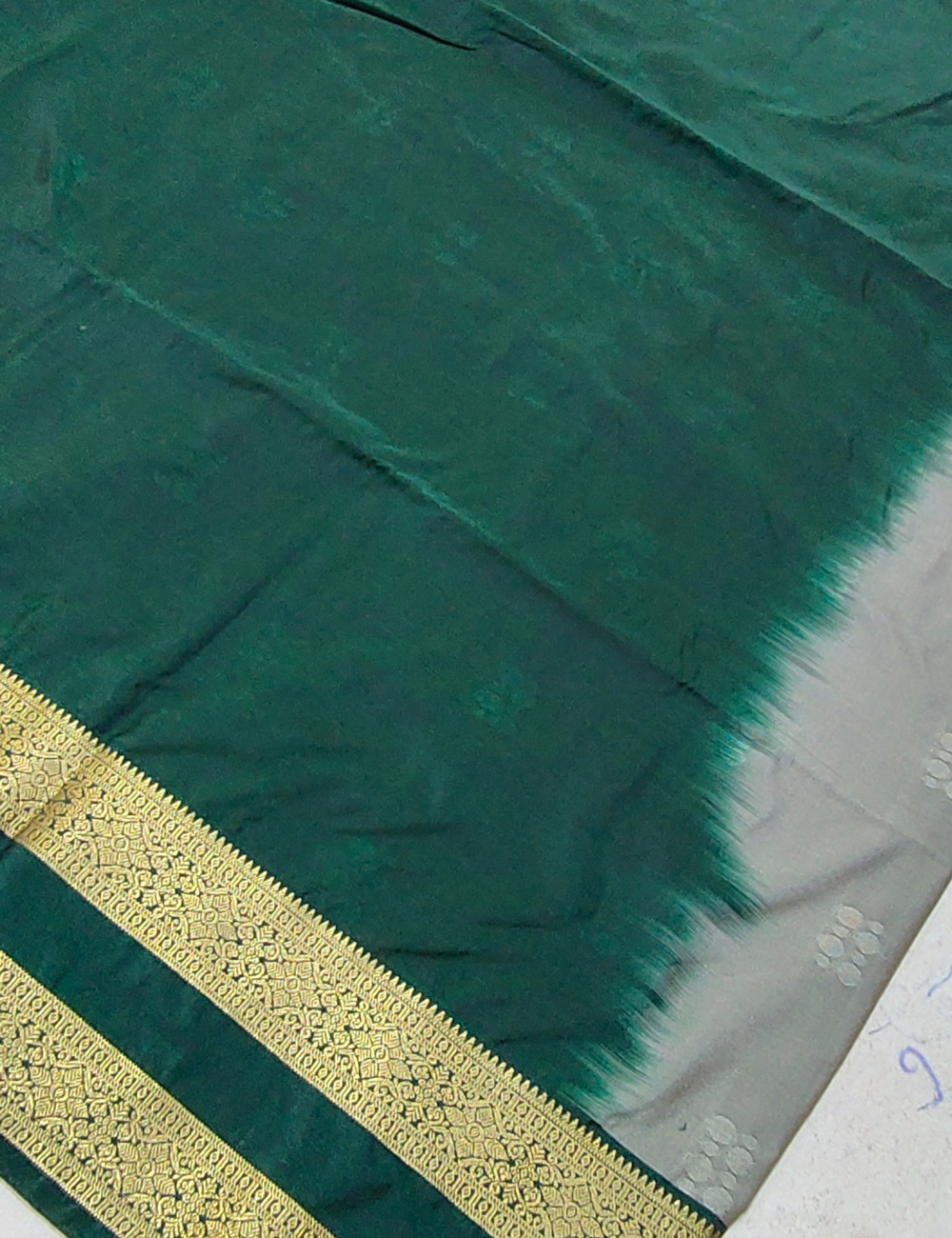 Coin chain motifs with Rettapet border cool grey colour soft silk