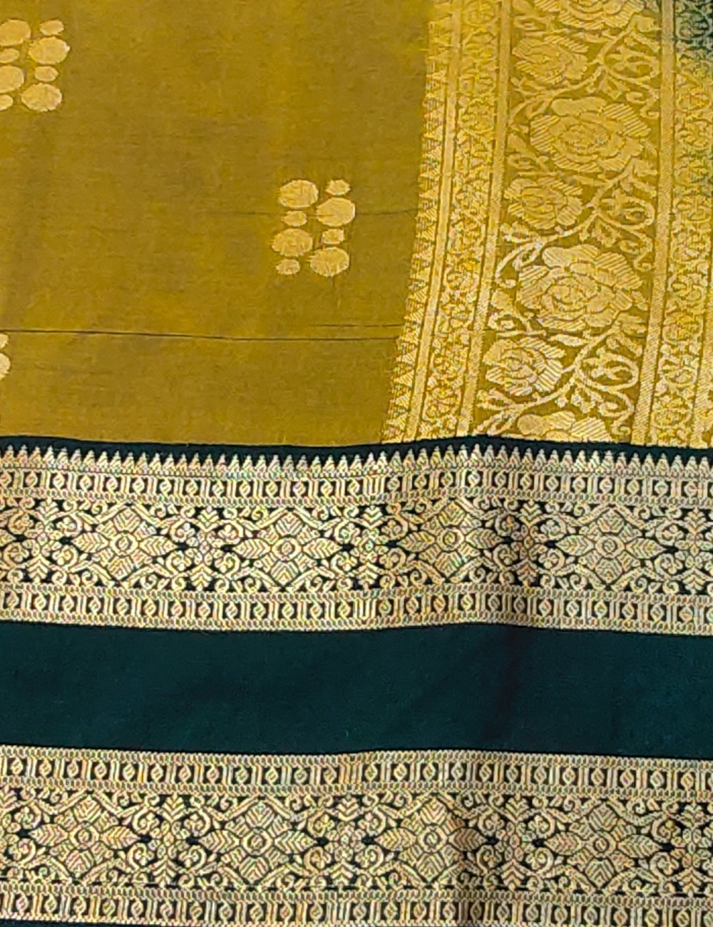 Coin chain motifs with Rettapet border sunken Gold colour soft silk