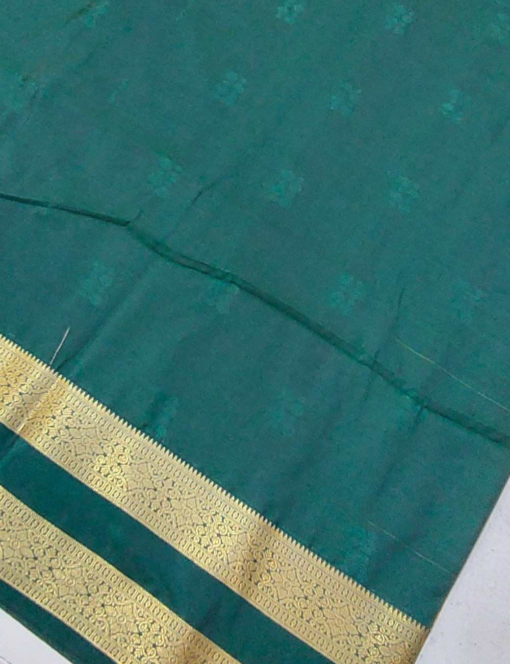 Coin chain motifs with Rettapet border Dark magenta colour soft silk