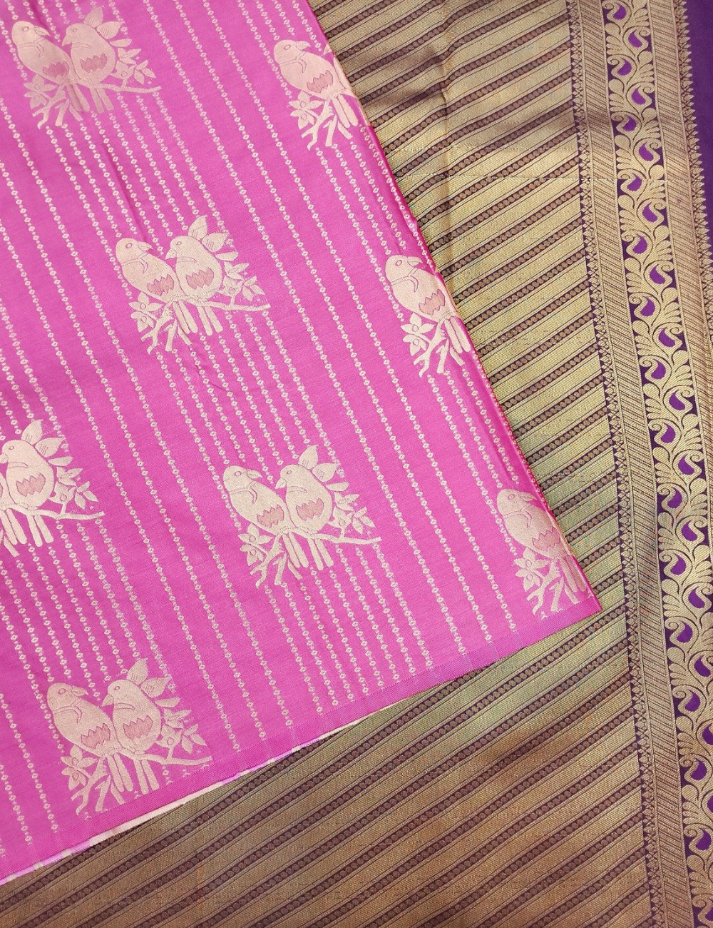 Chill pink with parrot motifs soft silk