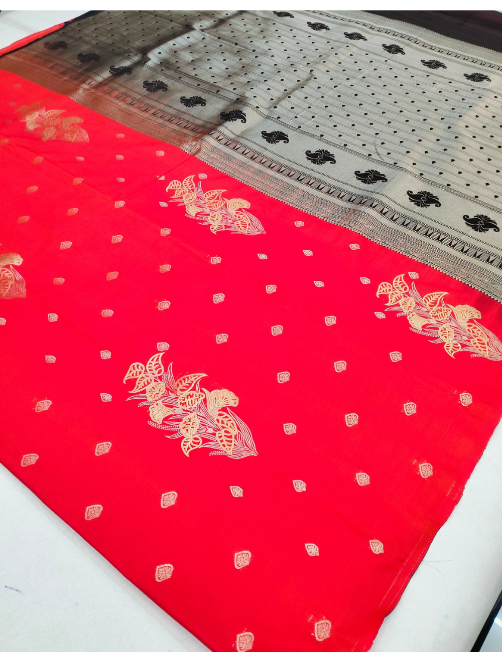 Leaf Motifs With Vibrant Red Colour Borderless Soft Silk Saree