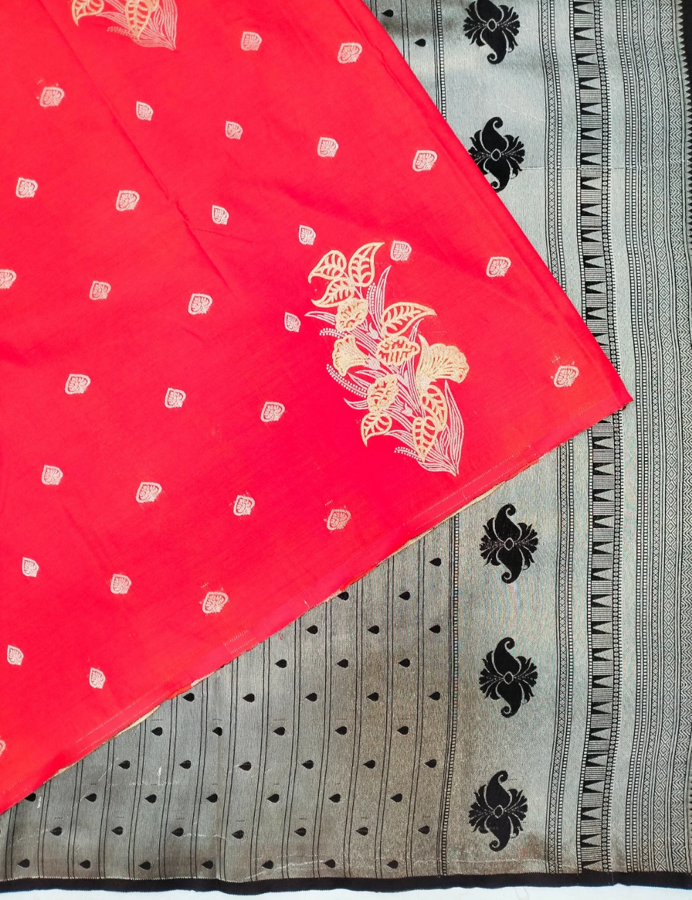 Leaf Motifs With Vibrant Red Colour Borderless Soft Silk Saree