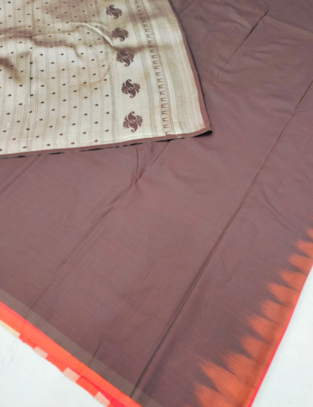 Leaf Motifs With Vibrant Red Colour Borderless Soft Silk Saree