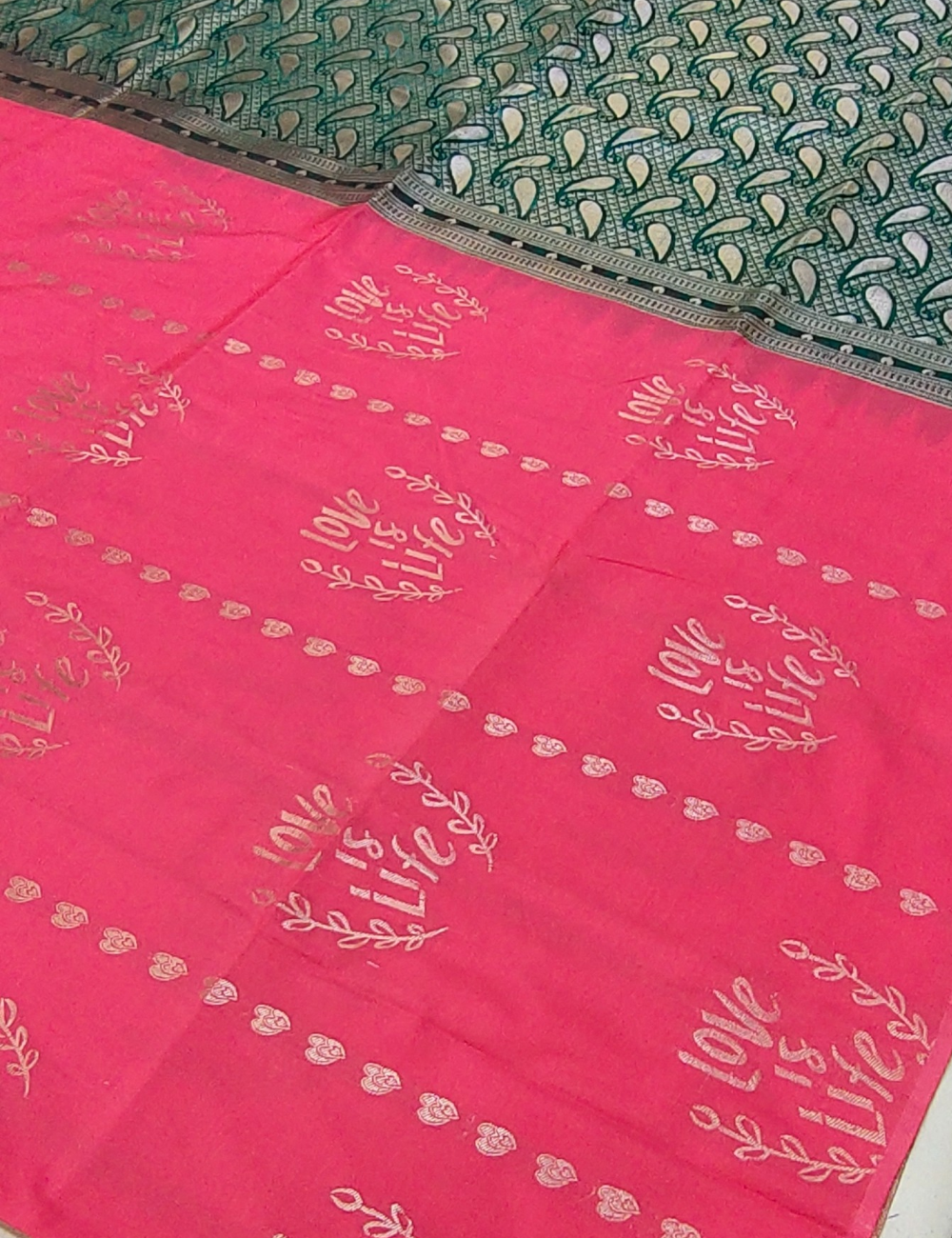 Love is Life Motifs With Dark Pink Borderless Soft Silk Saree