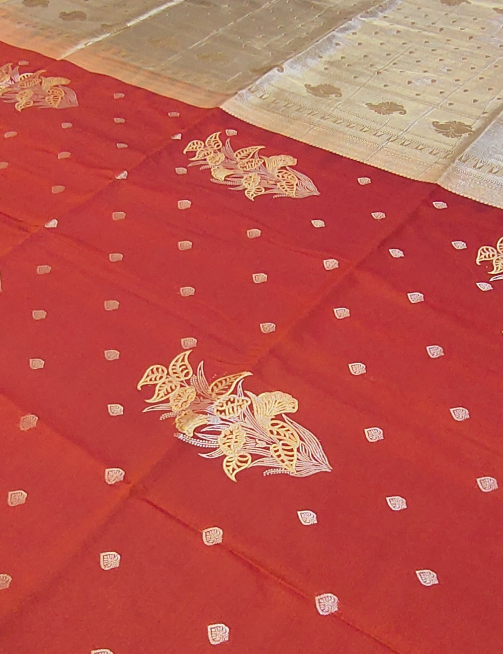 Leaf Motifs With Brown Colour Borderless Soft Silk Saree