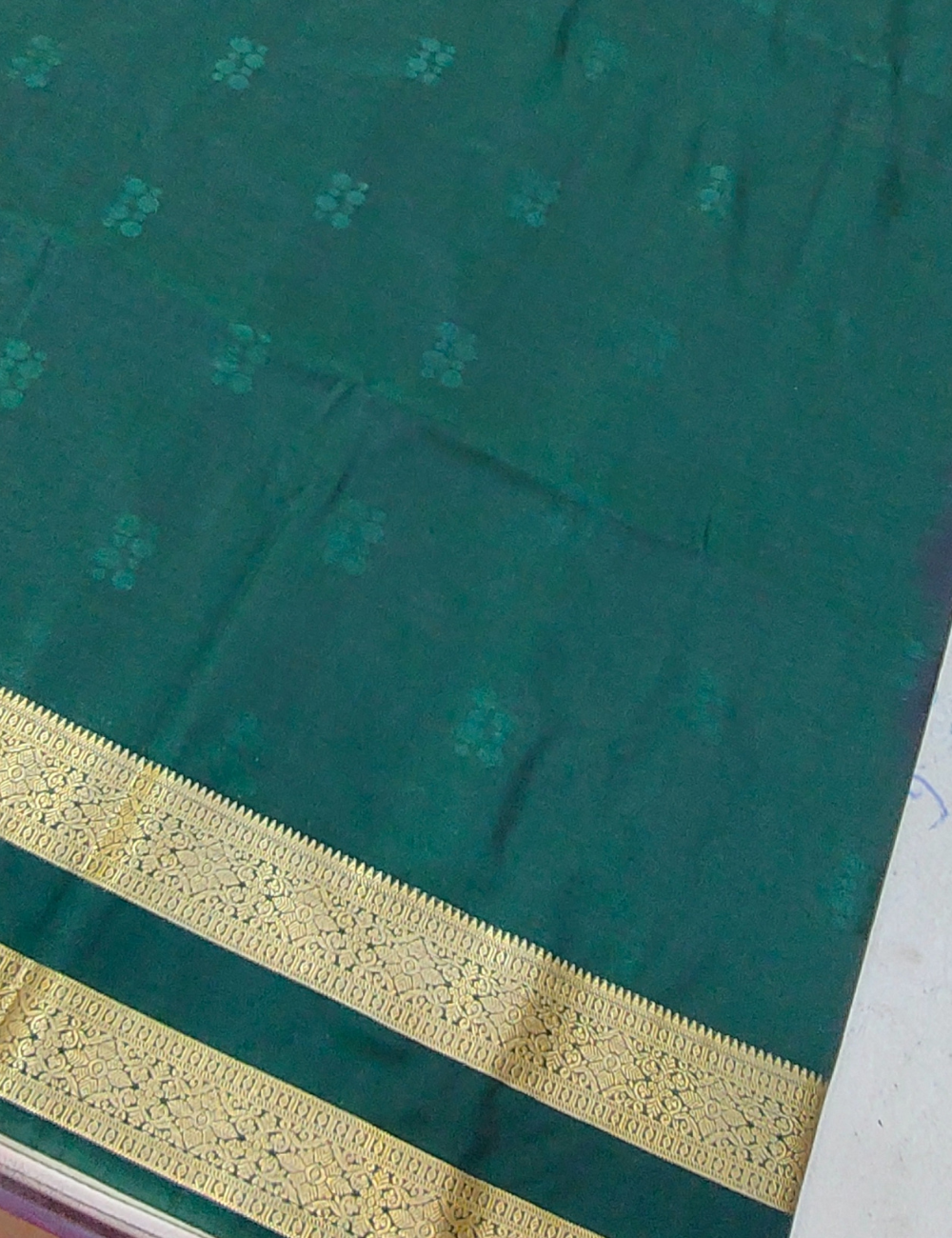 Coin chain motifs with Rettapet border sunken Gold colour soft silk