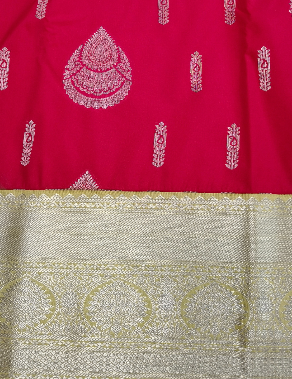 Drops motifs  Red color Soft silk Saree
